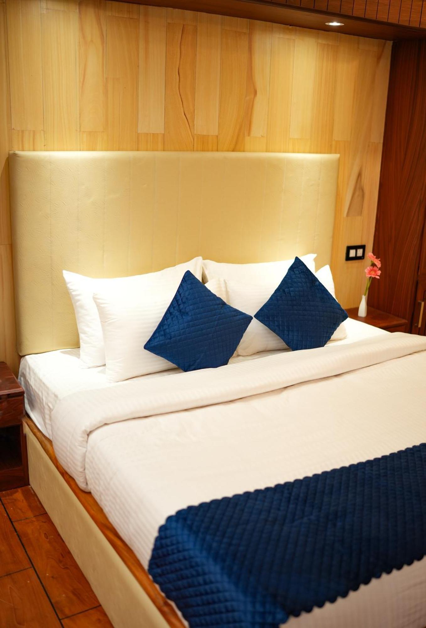 Space Rock Resort Калпетта Экстерьер фото
